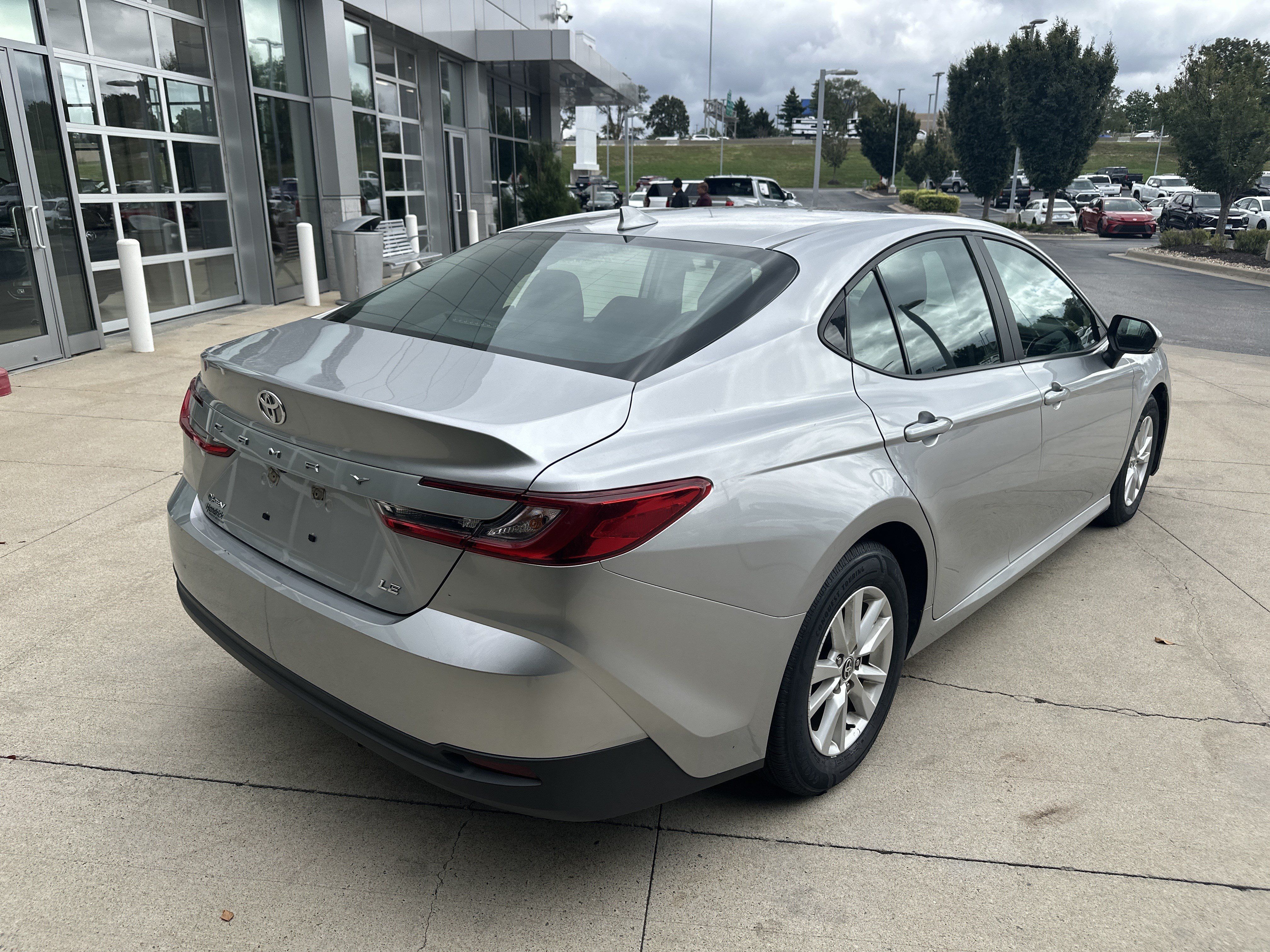 Used 2025 Toyota Camry LE FWD image 5