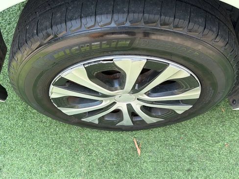 Used 2021 Toyota Prius LE AWD/4WD image 26