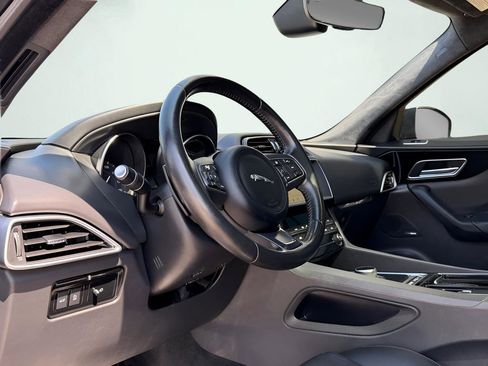 Used 2019 Jaguar F-PACE Premium AWD/4WD image 2