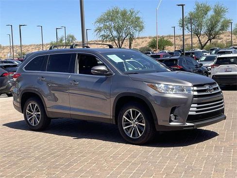 Certified 2019 Toyota Highlander XLE FWD image 8