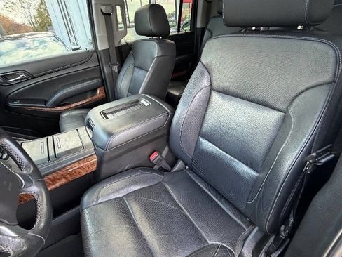 Used 2019 Chevrolet Suburban Premier image 16