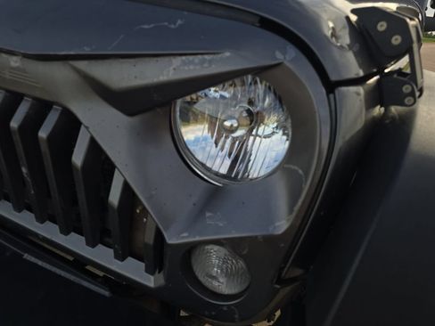 Used 2018 Jeep Wrangler Unlimited Sport S AWD/4WD image 31