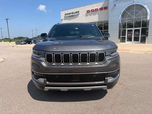 Used 2024 Jeep Wagoneer L Series II w/ Flexible Seating Group AWD/4WD image 8