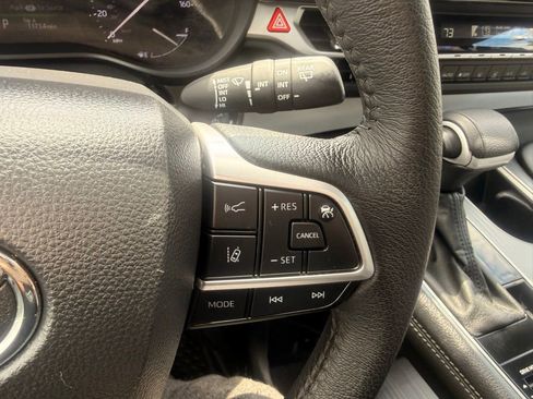 Used 2025 Toyota Sienna XLE w/ XLE Plus Package AWD/4WD image 16