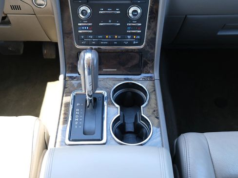Used 2015 Lincoln Navigator 4WD image 32