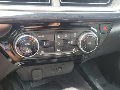 Used 2025 Chevrolet Trax RS w/ Sunroof Package FWD image 18