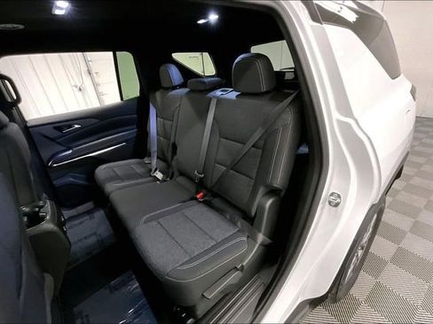 Used 2025 Chevrolet Traverse LT w/ Driver Confidence Package AWD/4WD image 24