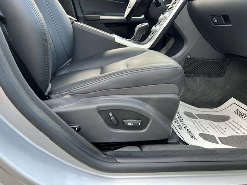 Used 2018 Volvo S60 T5 Inscription image 11