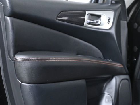 Used 2019 Nissan Pathfinder SL image 34