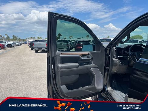 Used 2022 Chevrolet Silverado 1500 High Country w/ Z71 Off-Road Package AWD/4WD image 12