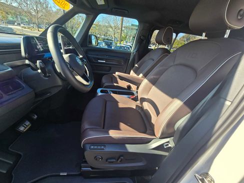Used 2025 Volkswagen ID. Buzz Pro S image 23