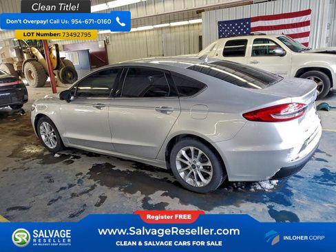 Used 2019 Ford Fusion SE image 3