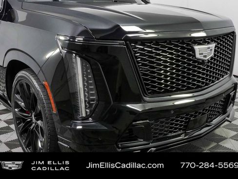 Certified 2025 Cadillac Escalade ESV V w/ LPO, ONYX Package AWD/4WD image 41