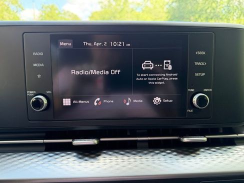 Used 2024 Kia Carnival LX image 27