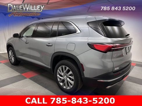 Used 2025 Buick Enclave Preferred image 4