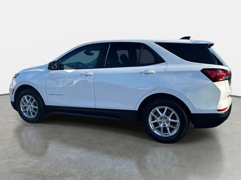 Used 2023 Chevrolet Equinox LS w/ LS Convenience Package FWD image 3
