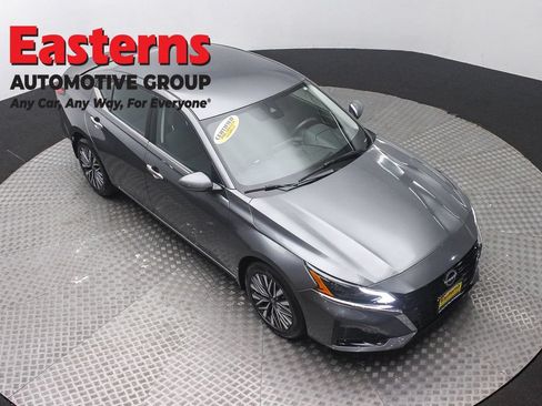 Used 2023 Nissan Altima 2.5 SV AWD/4WD image 3