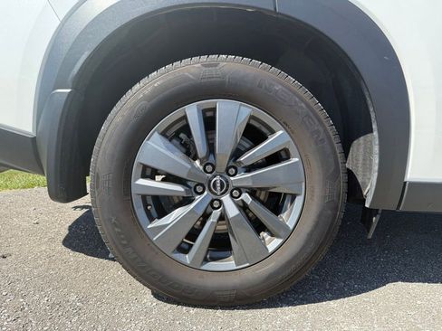 Used 2023 Nissan Pathfinder SV AWD/4WD image 16