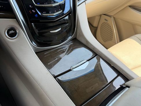 Used 2019 Cadillac Escalade Luxury AWD/4WD image 20