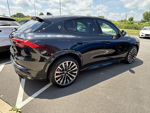 Used 2025 Maserati Grecale Trofeo AWD/4WD image 9