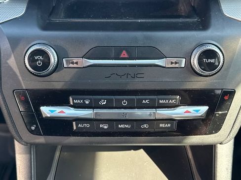 Used 2020 Ford Explorer XLT w/ Equipment Group 202A AWD/4WD image 22