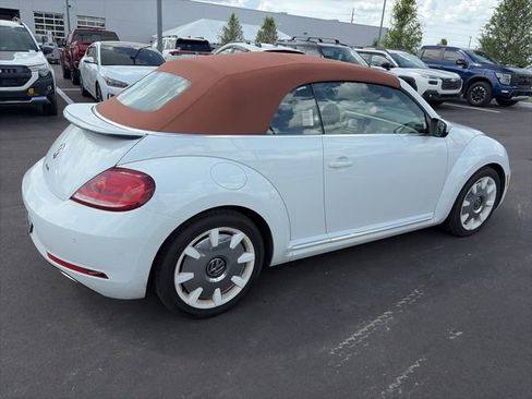 Used 2019 Volkswagen Beetle 2.0T SE FWD image 4
