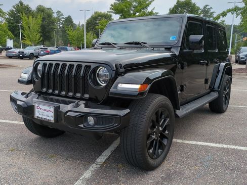 Used 2022 Jeep Wrangler Unlimited Sahara AWD/4WD image 8