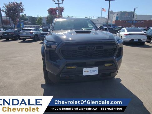 Used 2025 Toyota Tacoma TRD Sport RWD image 3