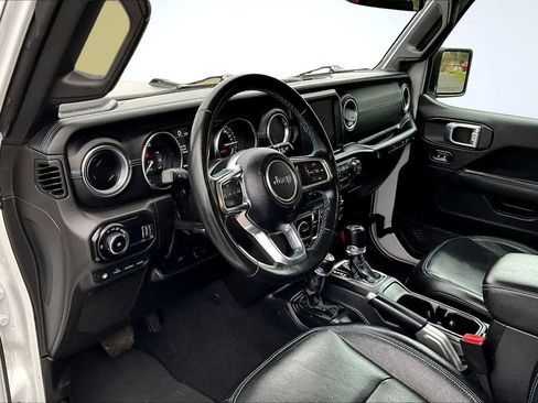 Used 2023 Jeep Wrangler Unlimited Rubicon 4xe w/ Cold Weather Group AWD/4WD image 2