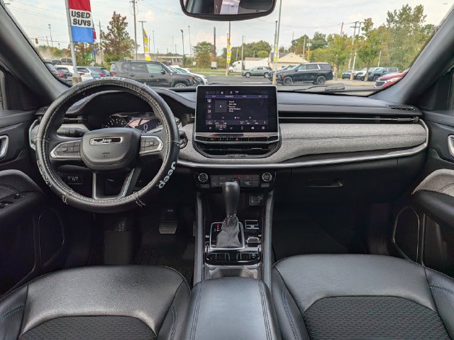 Used 2023 Jeep Compass Latitude AWD/4WD image 11
