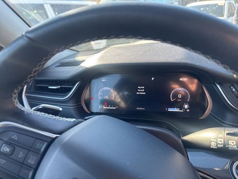 Used 2022 Jeep Grand Cherokee Laredo w/ Luxury Tech Group I image 9