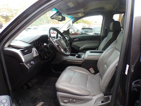 Used 2018 Chevrolet Suburban LT image 9