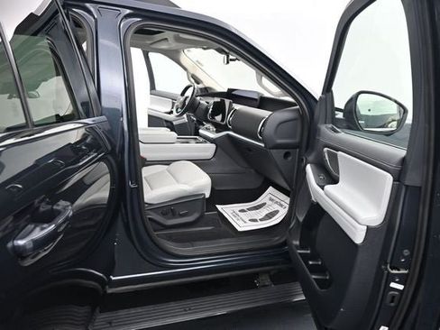 Used 2025 Ford Expedition Platinum w/ Driver's Package AWD/4WD image 14