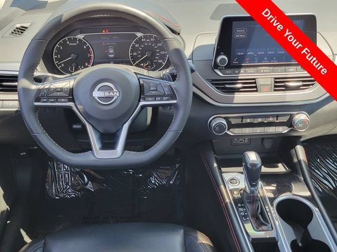 Used 2023 Nissan Altima 2.5 SR FWD image 6