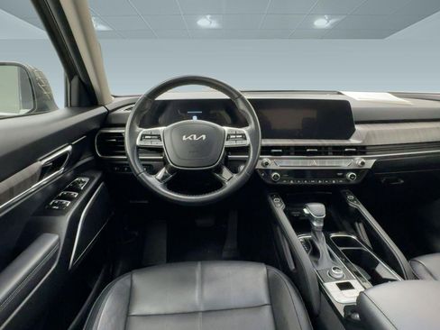 Used 2024 Kia Telluride EX w/ EX Captain's Chair Package image 4