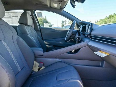 Certified 2026 Hyundai Elantra SE w/ Cargo Package FWD image 18