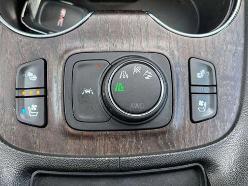 Used 2023 GMC Acadia Denali w/ Denali Technology Package AWD/4WD image 22