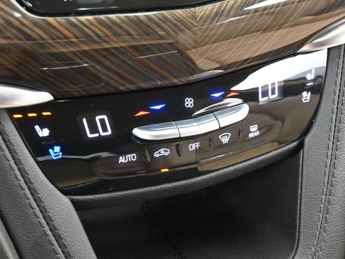 Used 2024 Cadillac XT6 Premium Luxury w/ Platinum Package FWD image 19