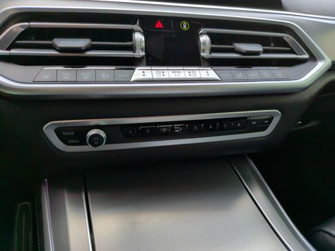 Used 2021 BMW X5 sDrive40i w/ M Sport Package RWD image 19