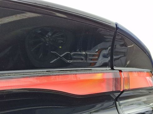 New 2026 Toyota Prius Plug-In Hybrid FWD image 8