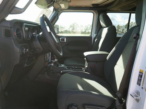 New 2026 Jeep Wrangler Unlimited Rubicon AWD/4WD image 17