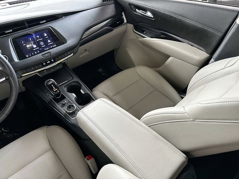 Used 2023 Cadillac XT4 Luxury w/ Driver Awareness Package image 21