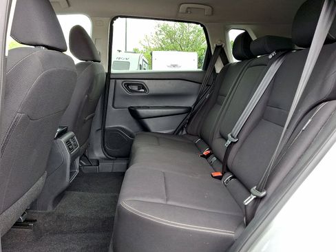 Used 2024 Nissan Rogue S FWD image 19
