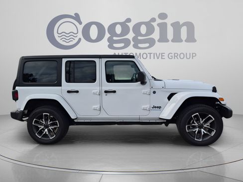 Used 2024 Jeep Wrangler Unlimited AWD/4WD image 6