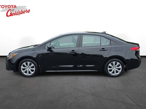 Used 2025 Toyota Corolla LE FWD image 8
