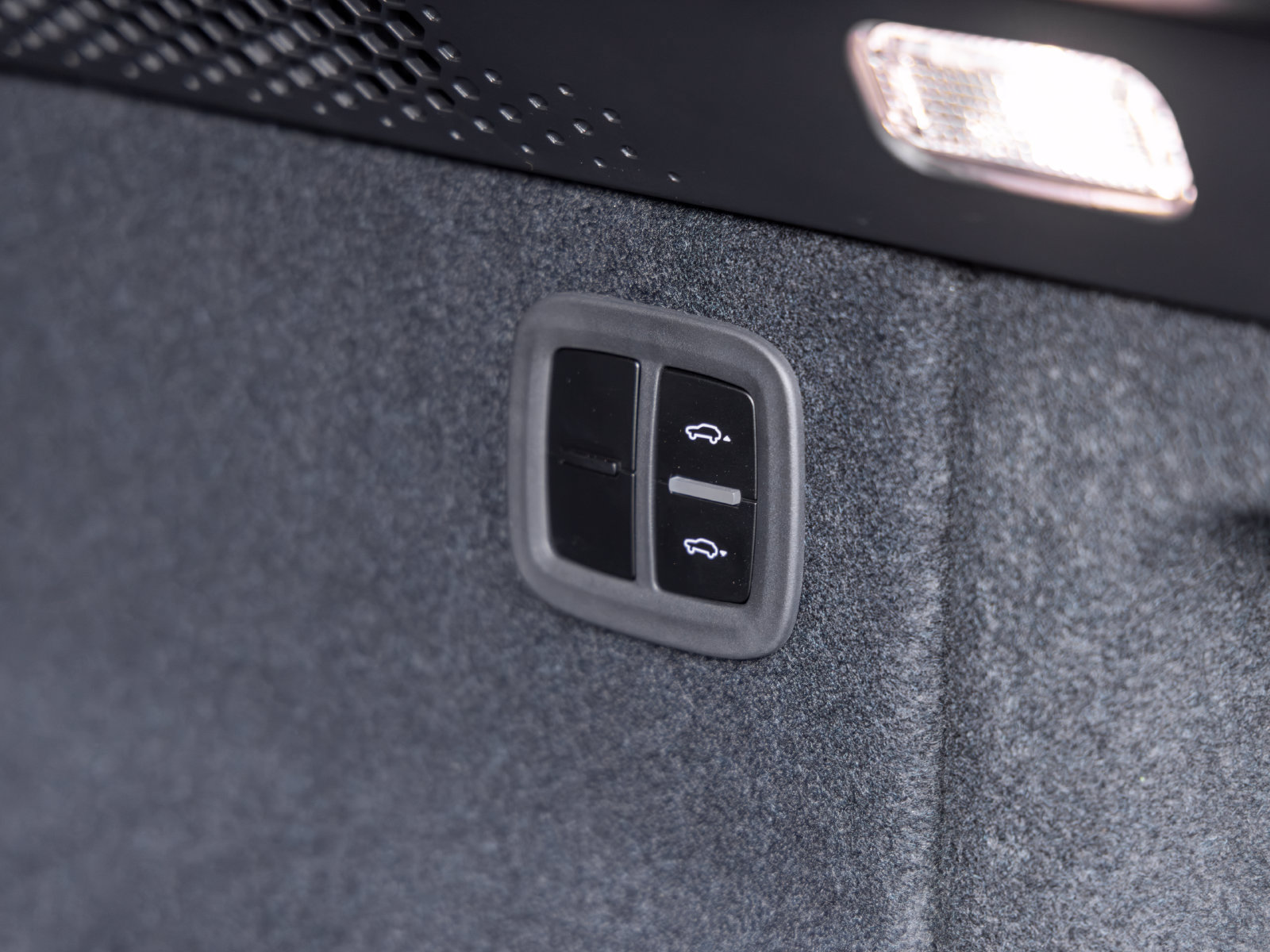 Certified 2025 Porsche Macan 4S Electric AWD/4WD image 51