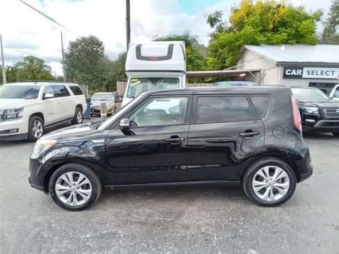 Used 2014 Kia Soul + FWD image 11