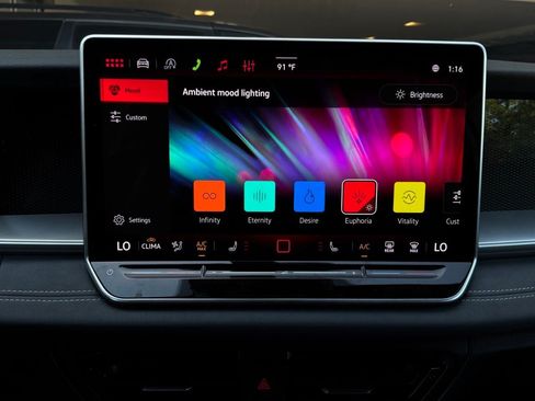 Used 2026 Volkswagen Tiguan SE FWD image 32
