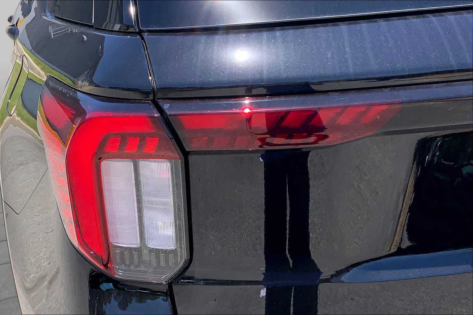New 2026 Ford Explorer Active RWD image 14