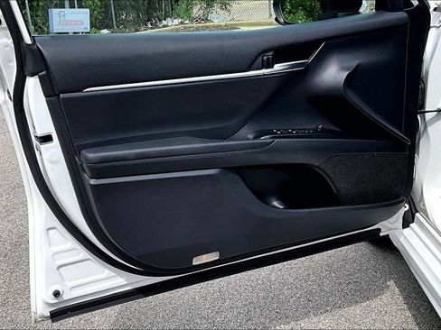 Used 2019 Toyota Camry SE FWD image 21